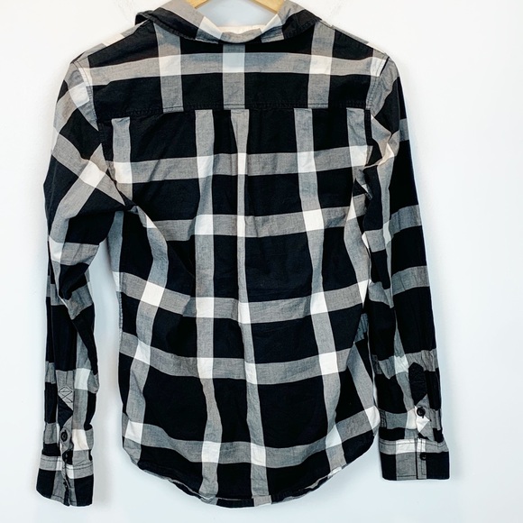 Warp and Weft | Black and White Button Up Top - Picture 2 of 4